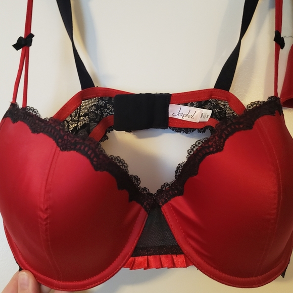 Jezebel bra and "skirt" - Picture 2 of 4